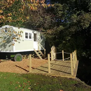 Chalet Waterside Shepherds Hut, York