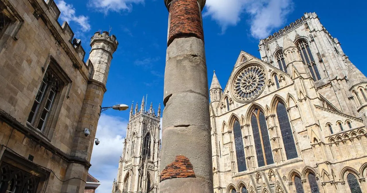 The Clifford Gathering York - Sleeps Up To 10 0*,  United Kingdom